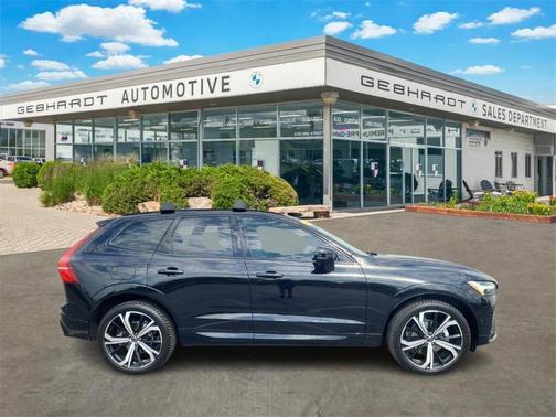2023 Volvo XC60 B5 Ultimate Dark Theme
