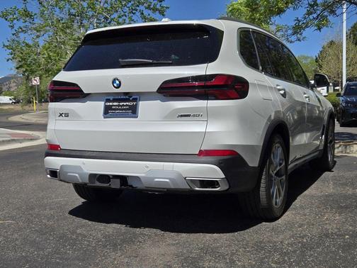 Mineral White Metallic 2026 BMW X5 xDrive40i