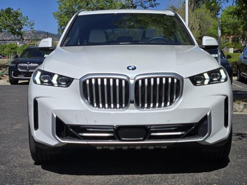 Mineral White Metallic 2026 BMW X5 xDrive40i