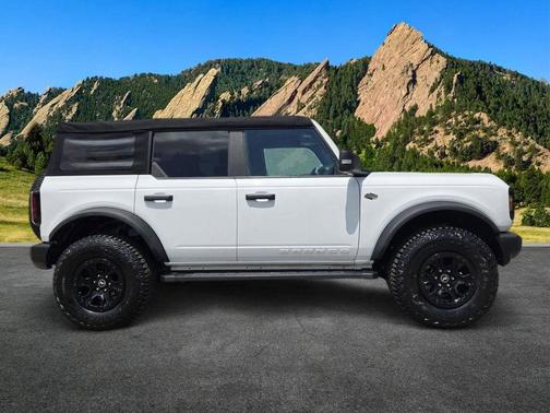 Oxford White 2022 Ford Bronco Wildtrak