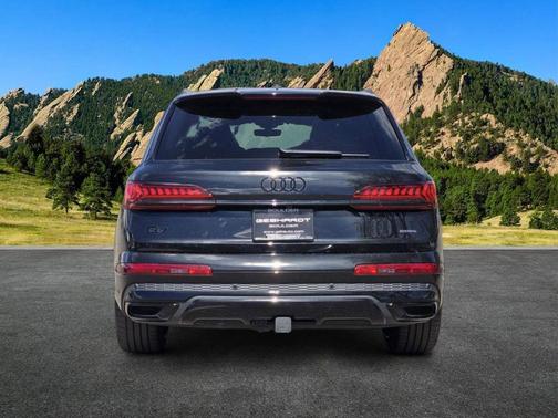 Mythos Black Metallic 2024 Audi Q7 55 Prestige