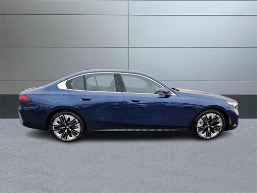 2024 BMW 530 i xDrive