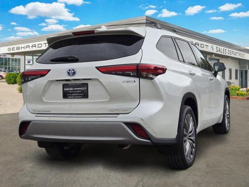 Blizzard Pearl 2021 Toyota Highlander Hybrid Platinum