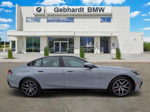 Gray Metallic 2026 BMW i5 xDrive40