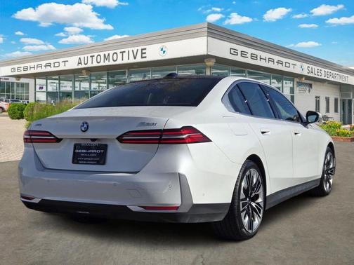 2025 BMW 530 i xDrive