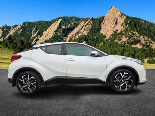 Blizzard Pearl 2021 Toyota C-HR XLE