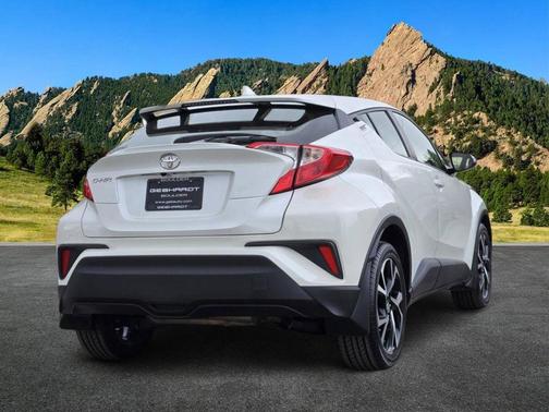 Blizzard Pearl 2021 Toyota C-HR XLE