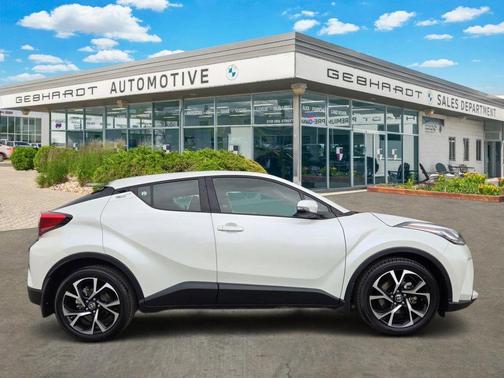 Blizzard Pearl 2021 Toyota C-HR XLE