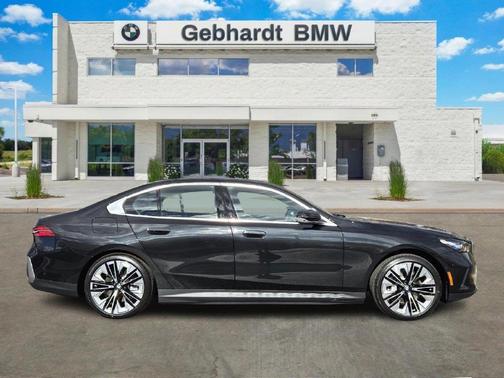 Black Sapphire Metallic 2026 BMW i5 xDrive40