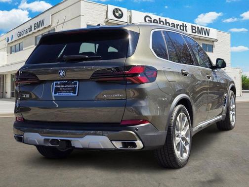 Manhattan Green Metallic 2026 BMW X5 PHEV xDrive50e
