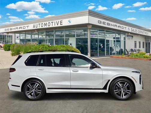 2025 BMW X7 M60i