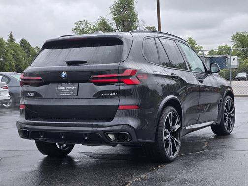 Black Sapphire Metallic 2025 BMW X5 xDrive40i