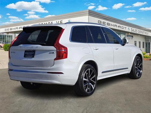2023 Volvo XC90 B5 Plus