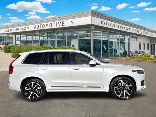 2023 Volvo XC90 B5 Plus