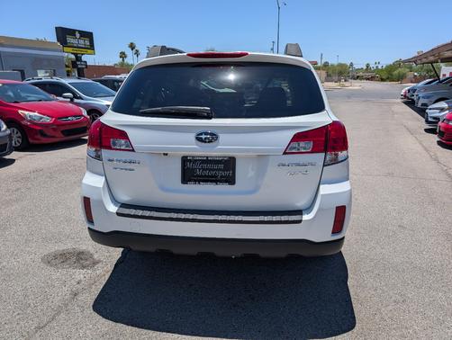 White 2013 Subaru Outback 2.5i Premium