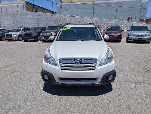 White 2013 Subaru Outback 2.5i Premium