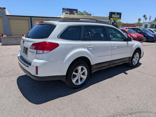 White 2013 Subaru Outback 2.5i Premium