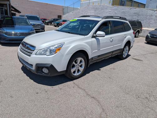 White 2013 Subaru Outback 2.5i Premium