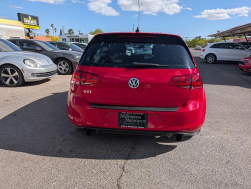 2017 Volkswagen Golf GTI SE 4-Door