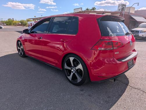 2017 Volkswagen Golf GTI SE 4-Door