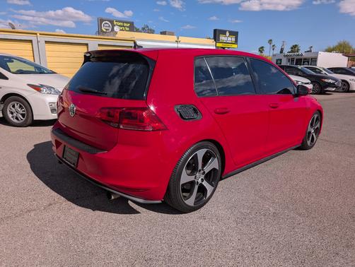 2017 Volkswagen Golf GTI SE 4-Door