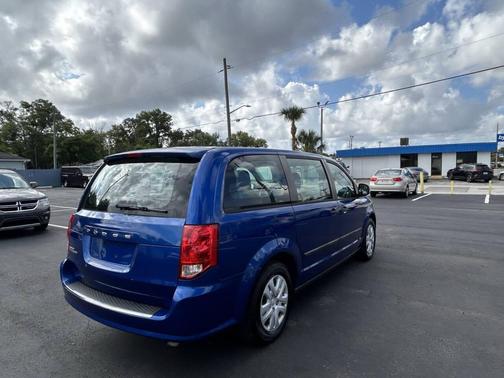 Blue Streak Pearlcoat 2013 Dodge Grand Caravan SE