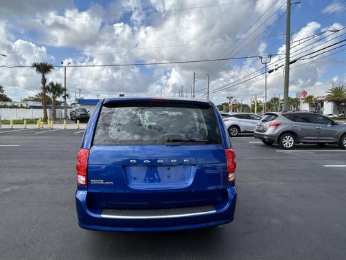 Blue Streak Pearlcoat 2013 Dodge Grand Caravan SE