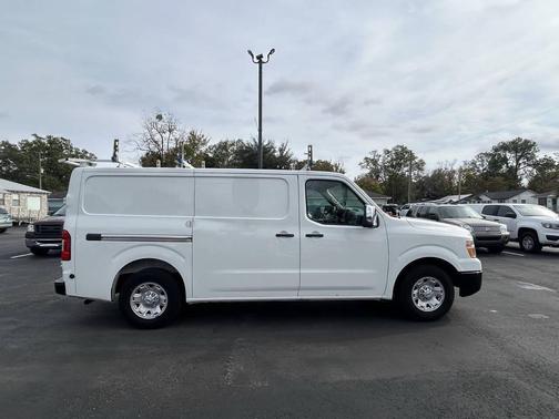 2017 Nissan NV Cargo NV3500 HD S V8