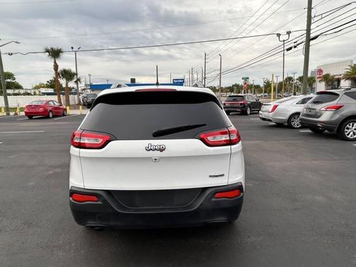 Bright White Clearcoat 2017 Jeep Cherokee Latitude