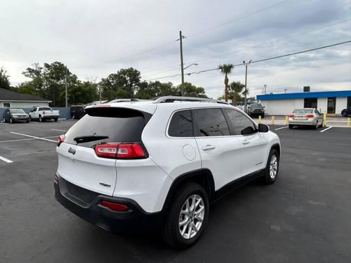 Bright White Clearcoat 2017 Jeep Cherokee Latitude