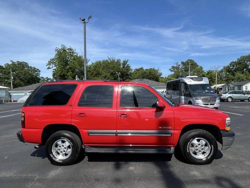 Red 2002 Chevrolet Tahoe LT