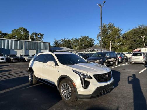 Crystal White Tricoat 2019 Cadillac XT4 Sport