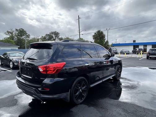Magnetic Black 2018 Nissan Pathfinder SL