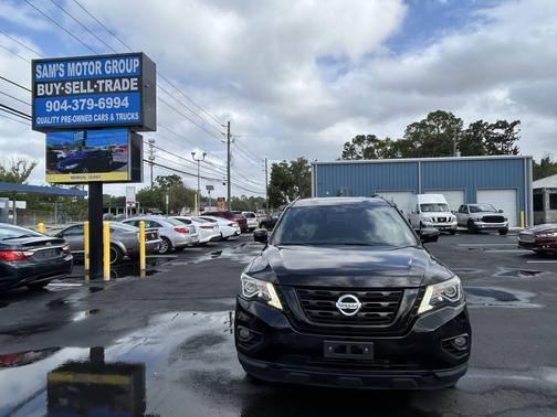 Magnetic Black 2018 Nissan Pathfinder SL
