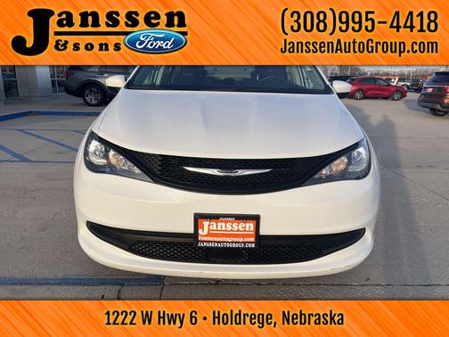 2023 Chrysler Voyager LX