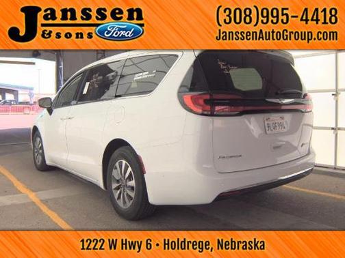 2024 Chrysler Pacifica Hybrid Select