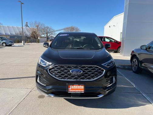 Photo 5 of 18 of 2020 Ford Edge Titanium