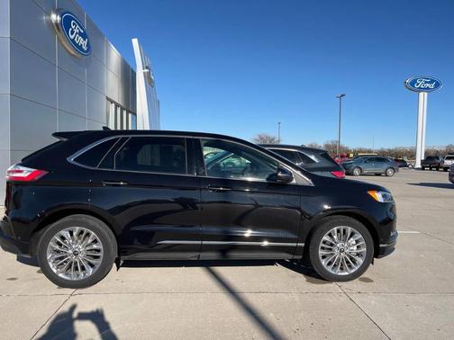 Photo 1 of 18 of 2020 Ford Edge Titanium