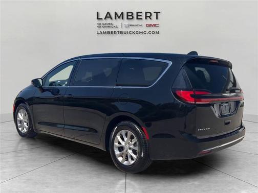 Diamond Black Crystal Pearlcoat 2026 Chrysler Pacifica Limited