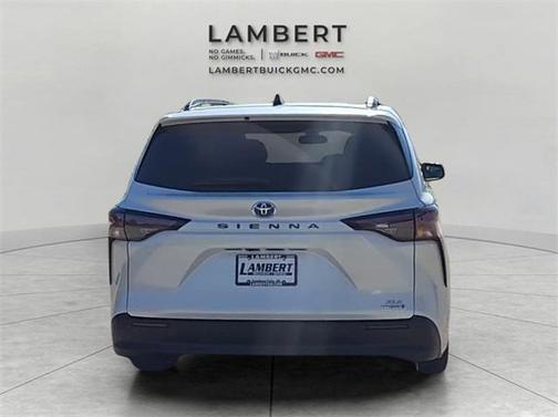 2023 Toyota Sienna XLE
