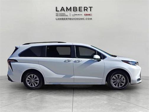 2023 Toyota Sienna XLE