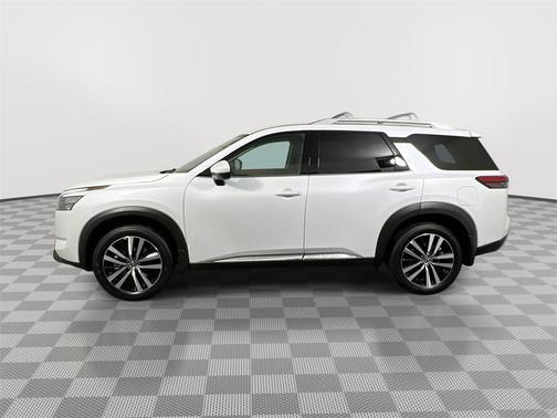 2025 Nissan Pathfinder Platinum FWD