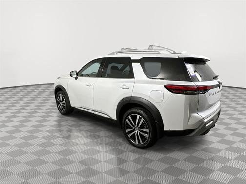 2025 Nissan Pathfinder Platinum FWD