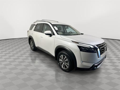 2025 Nissan Pathfinder SL FWD
