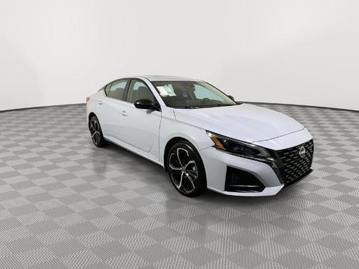 Gray Sky Pearl 2025 Nissan Altima SR