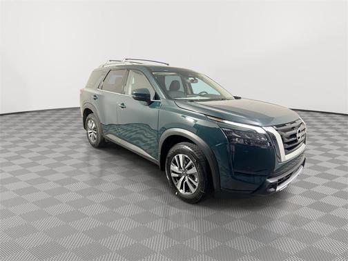 2025 Nissan Pathfinder SL FWD