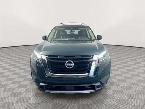 2025 Nissan Pathfinder SL FWD