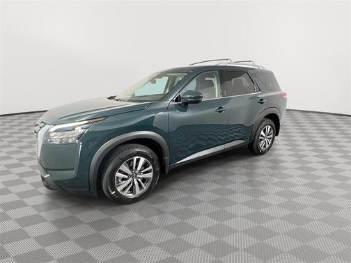 2025 Nissan Pathfinder SL FWD