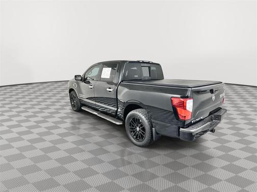 2017 Nissan Titan SV
