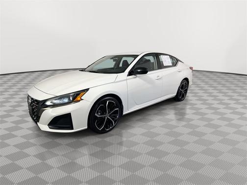 2023 Nissan Altima SR FWD